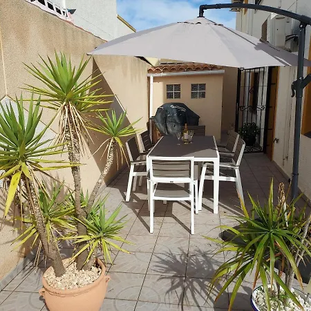 Villa - Sleeps 6 - Pool - Parking - Petfriendly *