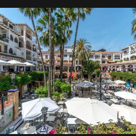 - Sleeps 6 - Pool - Parking - Petfriendly