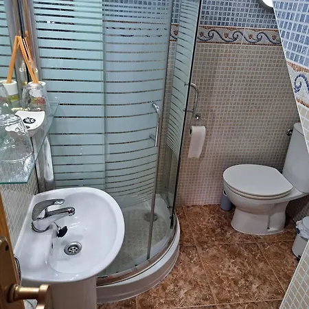 Villa - Sleeps 6 - Pool - Parking - Petfriendly *