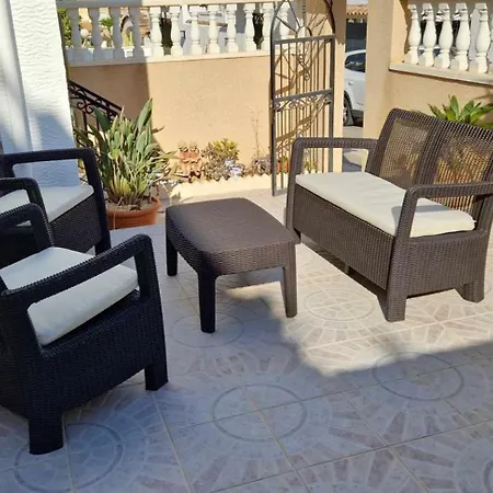 - Sleeps 6 - Pool - Parking - Petfriendly Orihuela