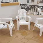 - Sleeps 6 - Pool - Parking - Petfriendly *