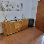 - Sleeps 6 - Pool - Parking - Petfriendly *