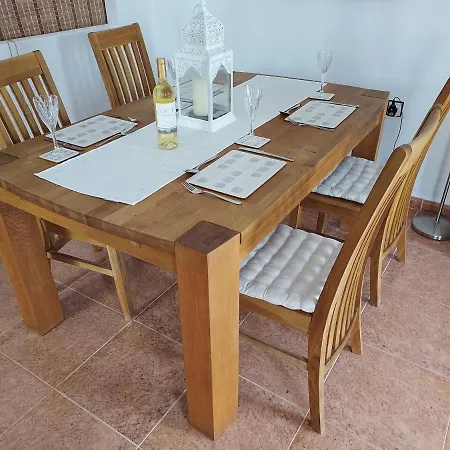 Villa - Sleeps 6 - Pool - Parking - Petfriendly